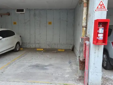 Cochera en Venta Zona Parque Lezama