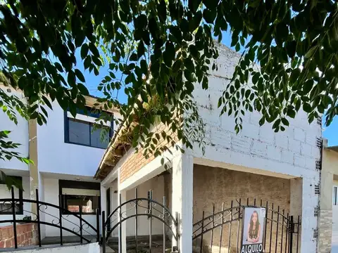 Casa en venta de 2 dormitorios c/ cochera en Punta Alta
