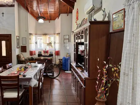 Casa en Venta con 3 cocheras