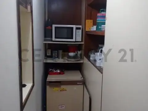 VENTA AMPLIO LOCAL EN MICROCENTRO. RETASADO