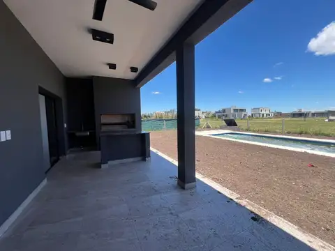 Casa 5 ambientes con 2 baños