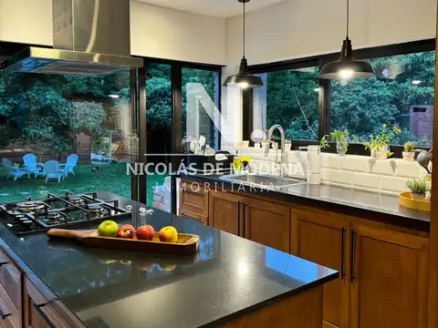 Casa en venta en Pinares de 3 dormitorios, sobre Camino a la Laguna.