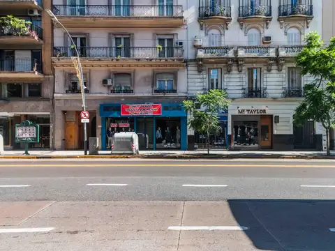 Local Av. Santa Fe al 1500.  Buena vidriera