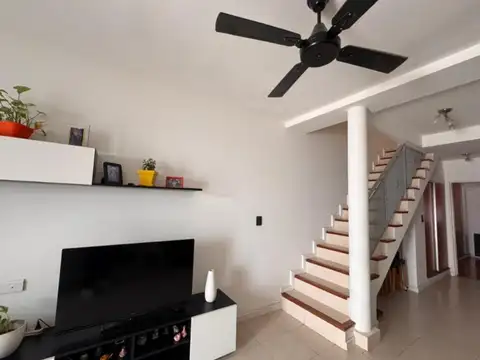 Depto Tipo Casa en Venta de 3 ambientes