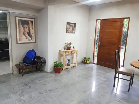 OPORTUNIDAD! HERMOSA CASA DE 5 AMB. JARDIN Y COCHERA EN PADUA NORTE 160M2, TODO A NUEVO