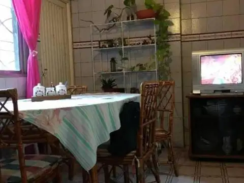 Casa 3 amb. c/ Local Sobre Amplio Lote