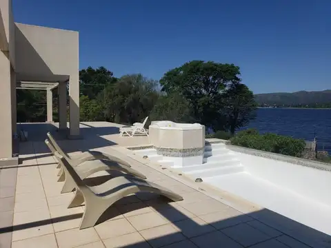 VENTA CASA CATEGORIA COSTA DE LAGO CARLOS PAZ