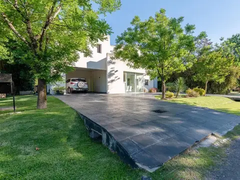 VENTA CASA 5 AMB BARRIO CERRADO SANTA ANA - MORENO