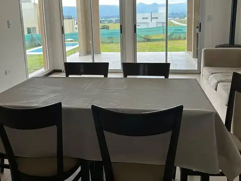 Casa en Venta con 3 cocheras