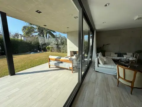 Casa 6 ambientes con 3 baños