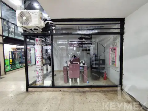 LOCAL COMERCIAL EN 8 e/49 y 50 \u002D Gal. Montecarlo