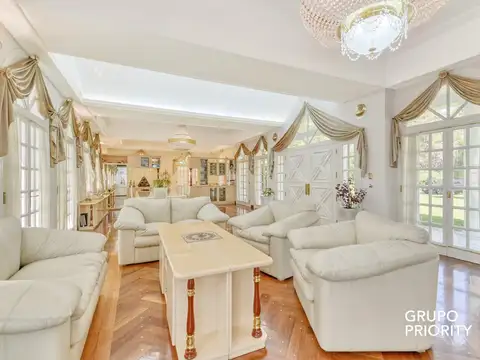 Casa 5 ambientes con 7 baños