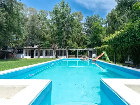 VENTA CASA 5 AMB JARDIN QUINCHO PILETA  1500M2 PARQUE  LELOIR PERMUTA