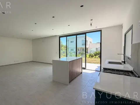 Venta Casa - Barrio Santa Elisa Pilar del Este - 4 ambientes