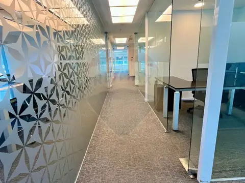 Oficina en Alquiler con 2 cocheras