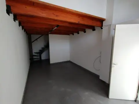 Local comercial al frente. Primer mes libre