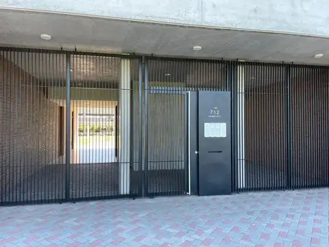 (LOS PASOS)  Ing. Leon Miglierini al 700 + cochera