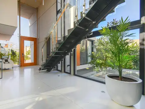 Casa 8 ambientes con 7 baños