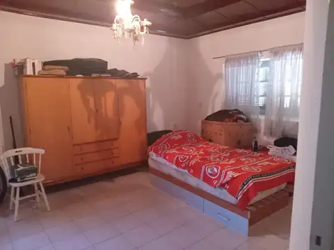 Casa 10 ambientes con 2 baños