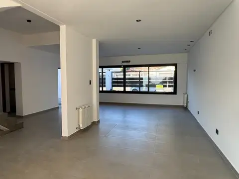 Casa 5 ambientes con 3 baños