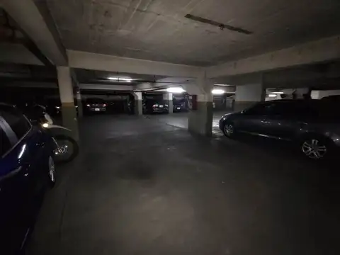 ACCESO POR PORTÓN AUTOMÁTICO, EXCELENTE UBICACIÓN