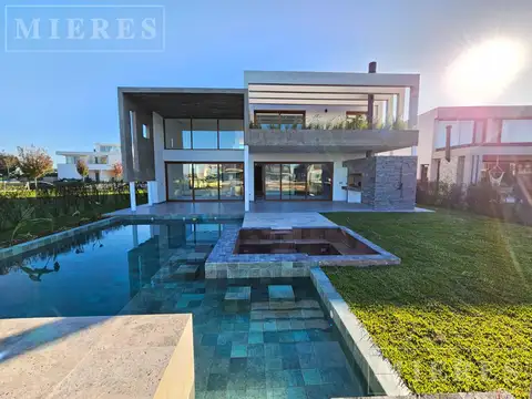 Casa en alquiler anual sin muebles con lote al Lago Central en Virazón