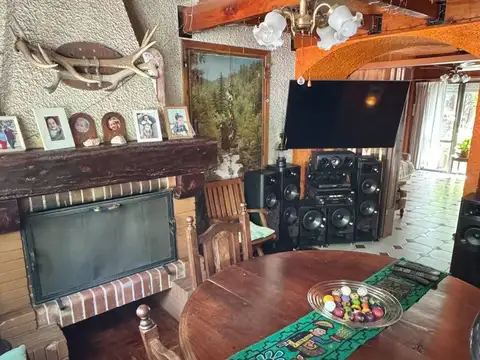 Casa 5 ambientes con 2 baños