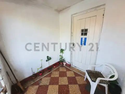 PH 3 ambientes al frente con patio zona Nueva Pompeya