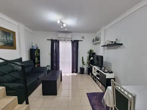 Venta de Triplex De 3 Ambientes Con Cochera
