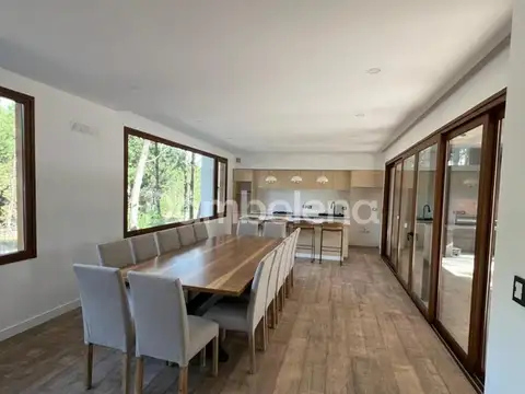 Casa en Venta con 2 cocheras