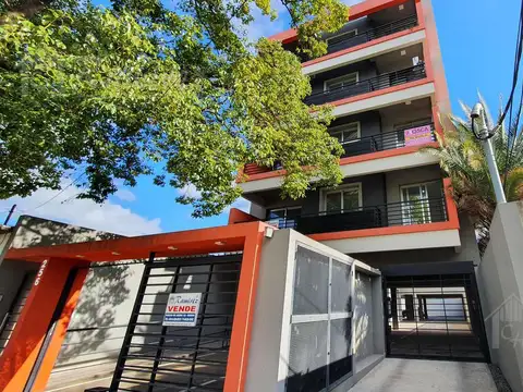Departamento 2 amb. En Venta Cochera y Baulera  - Moreno Centro