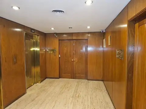 Oficina en Alquiler con 1 cochera