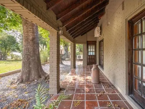 Casa en Venta con 4 cocheras