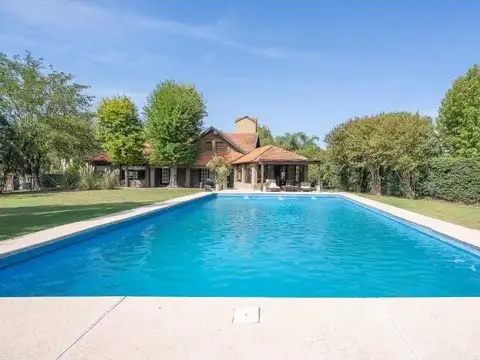 Casa 6 ambientes con 4 baños