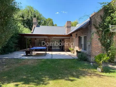 Casa 4 ambientes con 2 baños