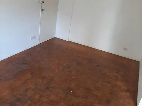 Departamento 2 Ambientes Lateral c/Bcón Francés