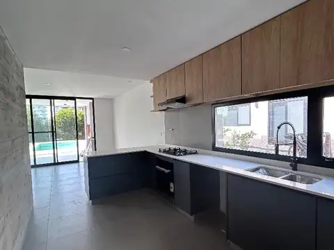 Casa 5 ambientes con 4 baños