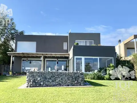 Casa 6 ambientes con 5 baños