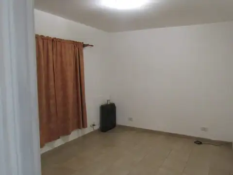 PROPIEDAD CON TERRENO NIVELADO EN VENTA - USHUAIA