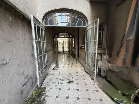 Casa en Alquiler con 4 cocheras