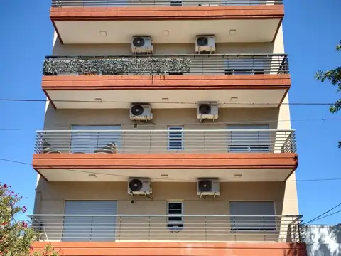 Venta 2 Cocheras en Monte Castro portón automático