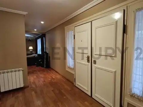 Casa 5 ambientes con 4 baños