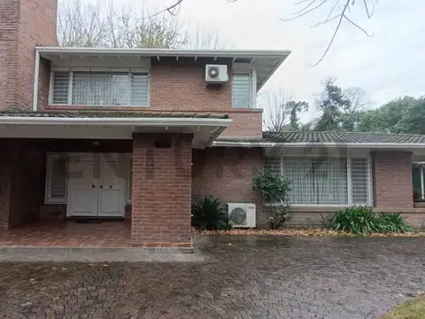 Venta Casa 5 ambientes Parque Leloir Permuta