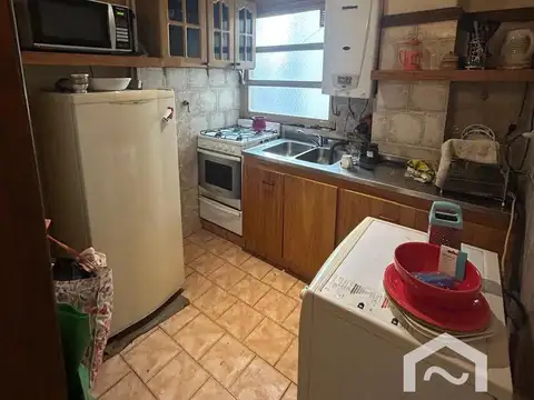 Luminoso 3 Ambientes con Dependencia en Parque Centenario!