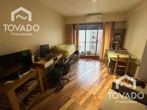 Luminoso 3 Ambientes con Dependencia en Parque Centenario!