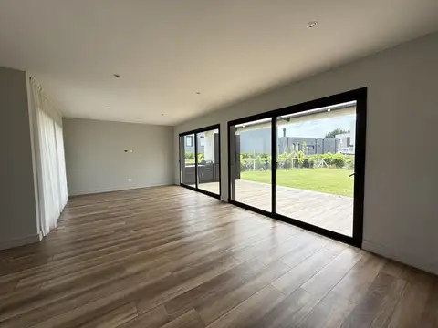 Casa en Alquiler en Mar Del Plata, USD 1.900