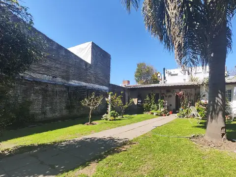 CASA EN VENTA 8 AMB C/QUINCHO Y COCHERAS, OLIVOS