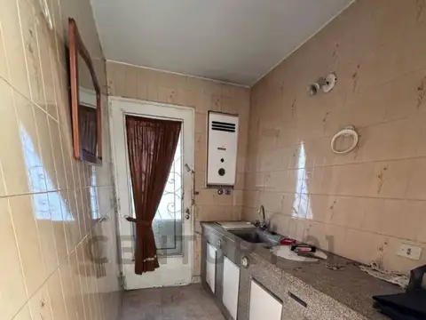 8 e/523 bis y 524 Casa en VENTA – 2 dorm, patio y cochera – USD 67.000