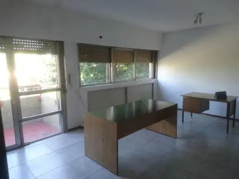 Depósito con oficinas 320 mts2 cub. Piñeyro