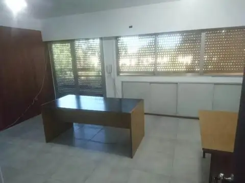 Galpon en Alquiler 27  mts Fondo